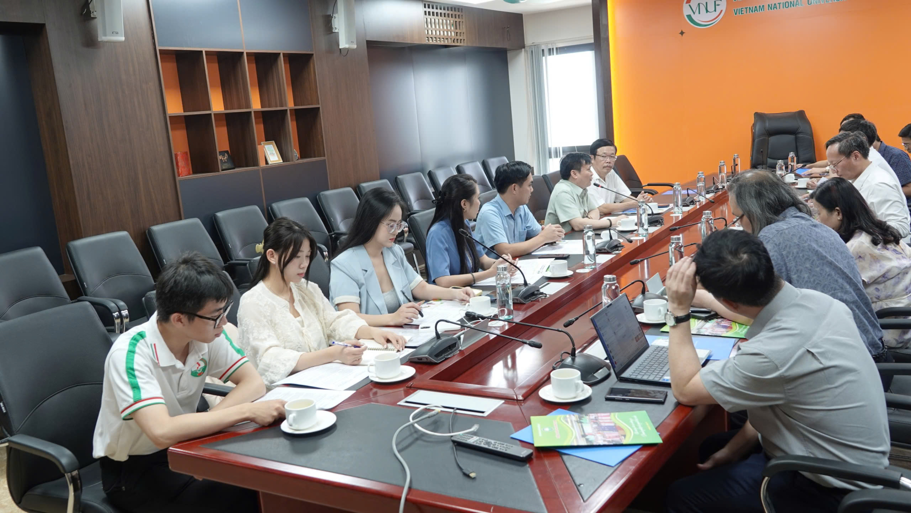 Toàn cảnh buổi làm việc
