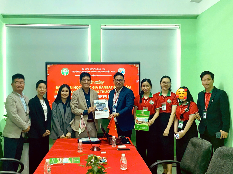 Đại học Quốc gia Hanbat (Hàn Quốc) thăm và giao lưu tại VCI cơ sở Cần Thơ