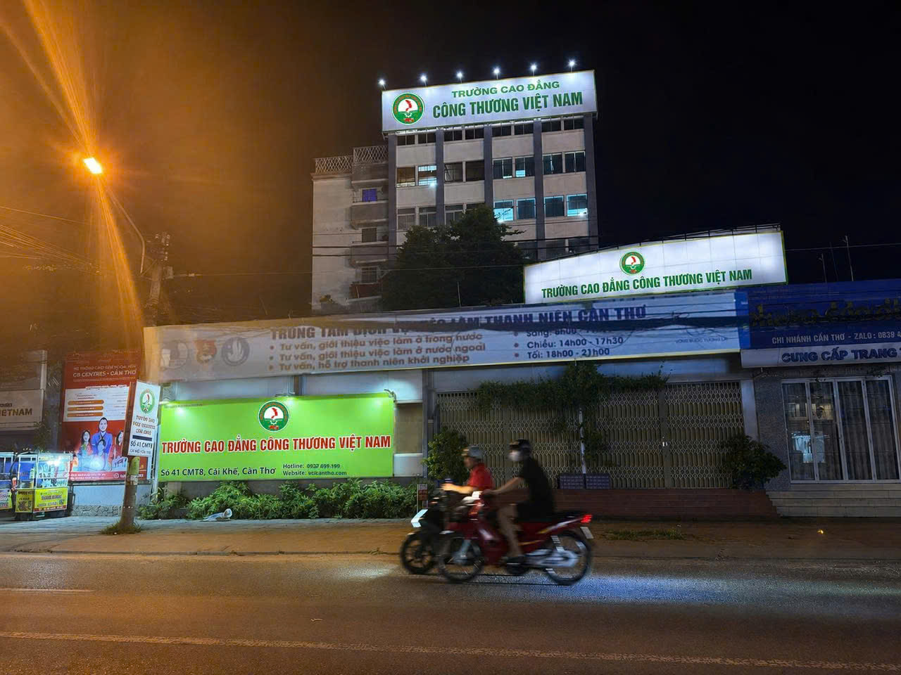 Khuôn viên cơ sở đào tạo Hà Nội của VCI với không gian xanh, thoáng đãng